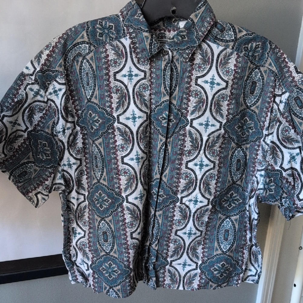Vintage Cropped Short Sleeve Shirt. Size M.